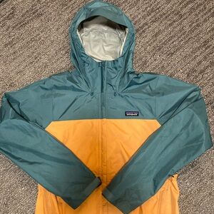 Patagonia rain jacket - women’s large - teal and coral